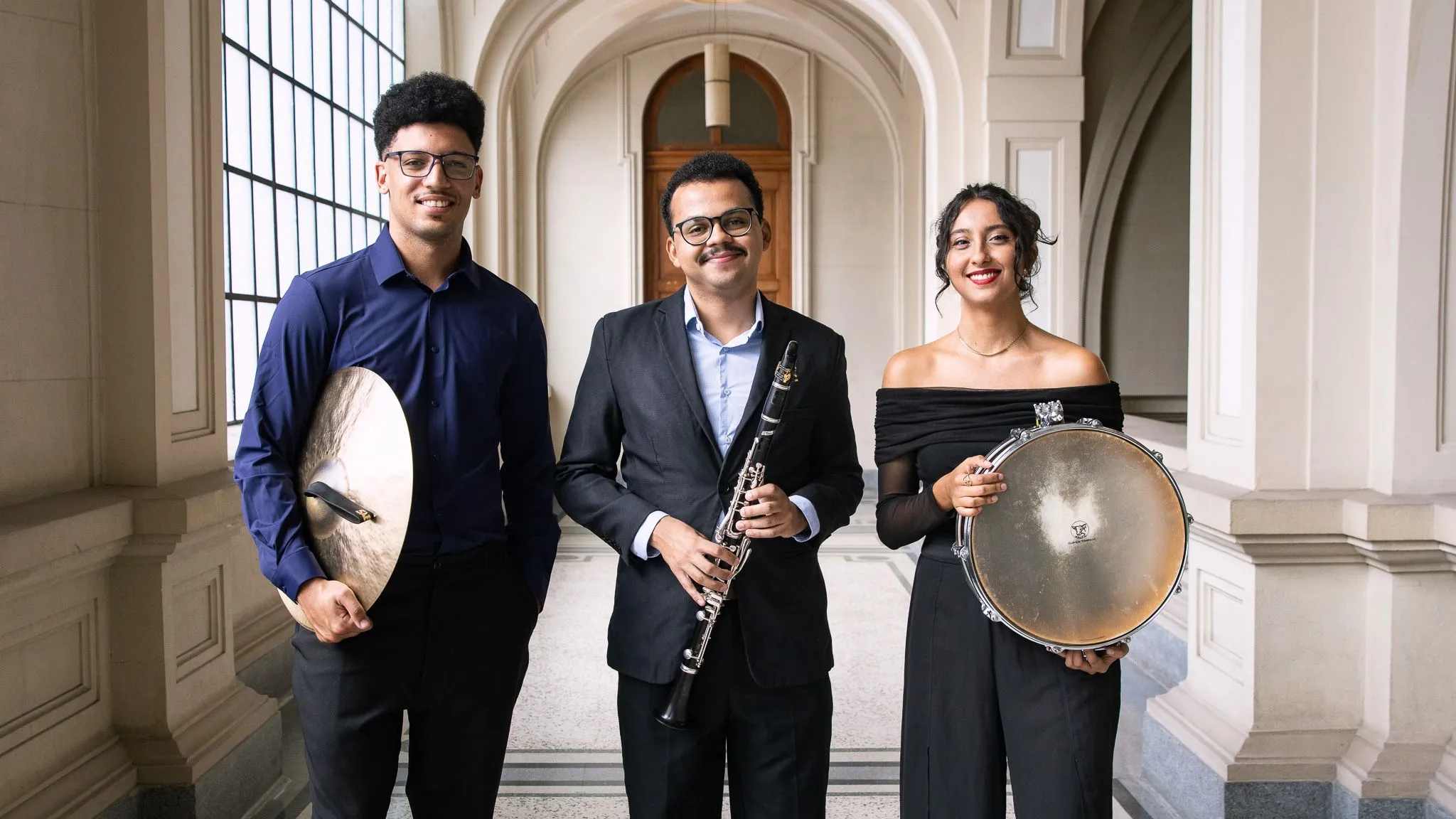 Foto de Três Alunos da Classe de Instrumentos da Academia da Osesp