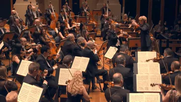 Osesp tocando sob regência de Marin Alsop
