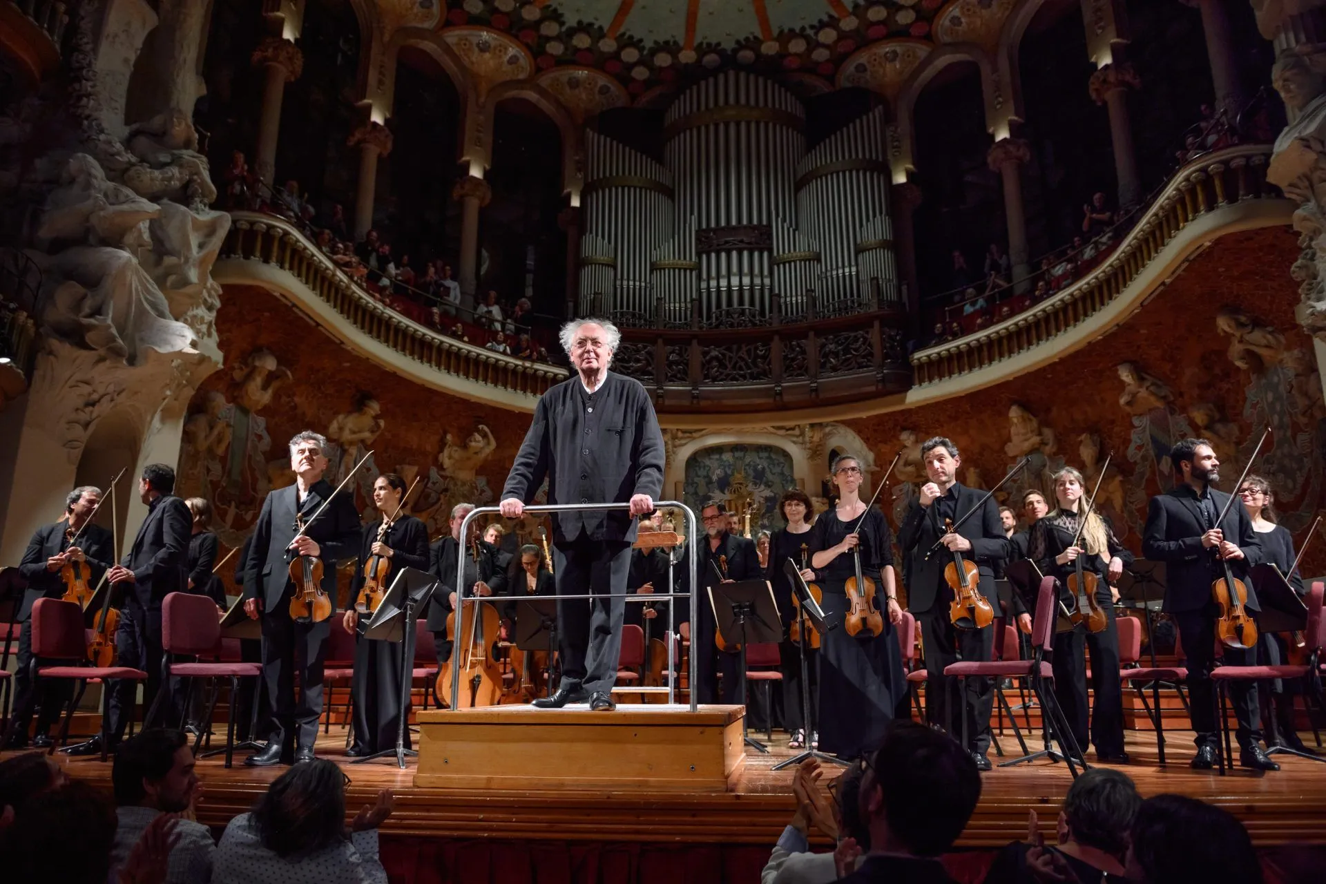 Foto da Orchestre des Champs-Élysées, grupo de músicos, com Philippe Herreweghe a frente.